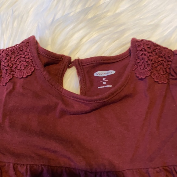 Blouse for your little girls color burgundy  from Old Navy perfect for 2T 😍❤️ - Picture 4 of 7
